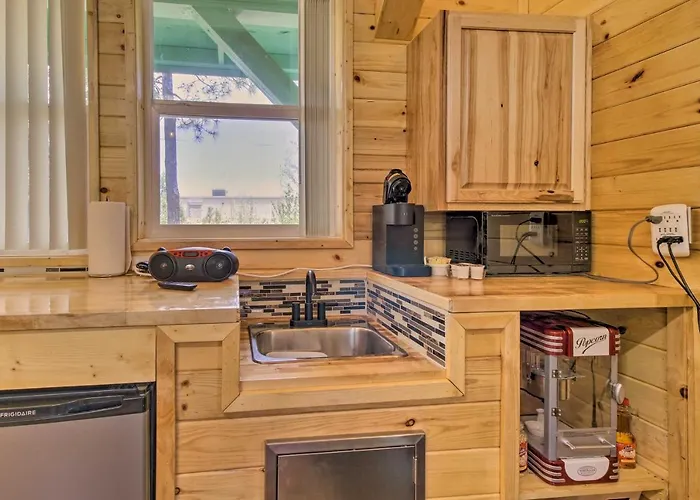 Holiday home Grill, Fire Pit: Pet-friendly Lakeside Cottage! *