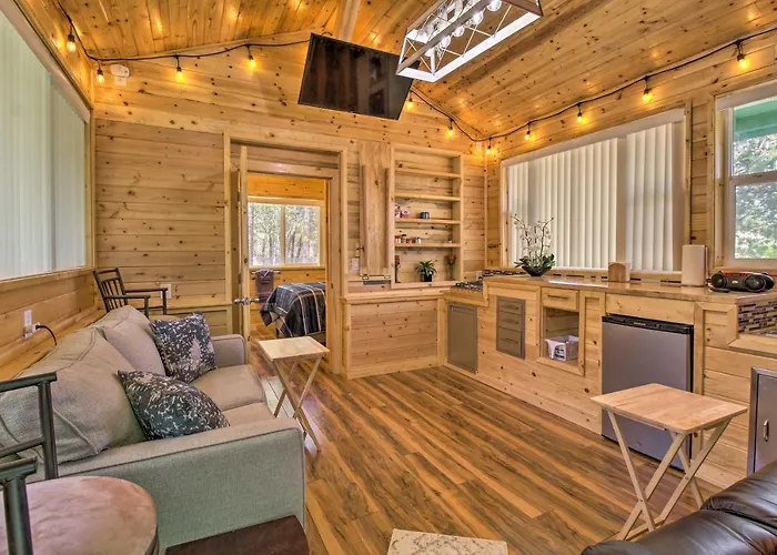 Holiday home Grill, Fire Pit: Pet-friendly Lakeside Cottage! *