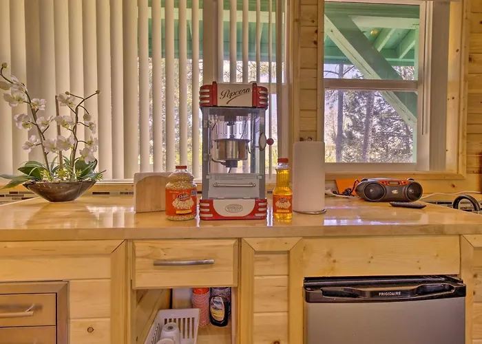 Grill, Fire Pit: Pet-friendly Lakeside Cottage! Holiday home Pinetop-Lakeside