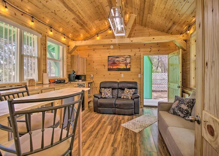 Grill, Fire Pit: Pet-friendly Lakeside Cottage! Holiday home *