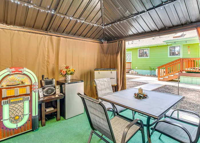 Grill, Fire Pit: Pet-friendly Lakeside Cottage! *